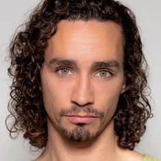Robert Sheehan